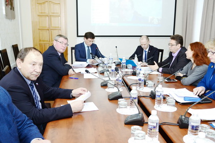 Итоги работы комиссии по Регламенту за 2017 год подвел Эдуард Дикунов